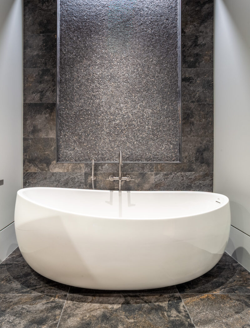 HOBI-Gym Bath with LED lighting highlighting 3D textured tile